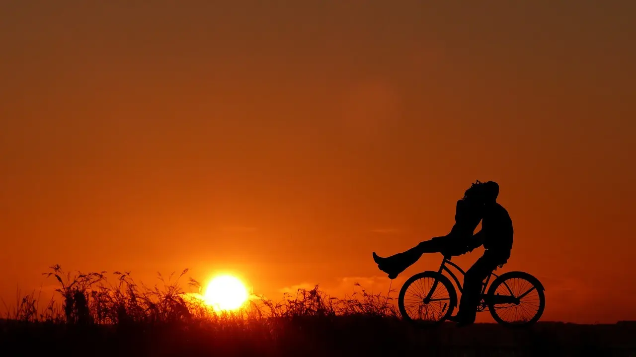 Hvor kan mødre tage på byvandring om aftenen i Aalborg?